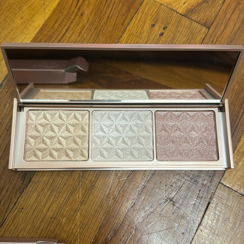 Cover FX Rose Gold bar highlighting Palette
